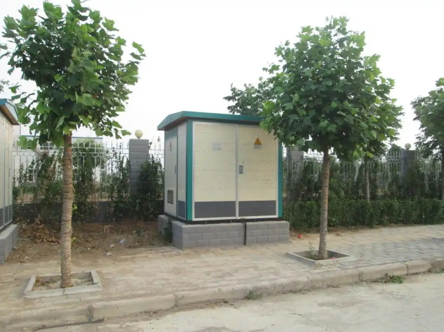乌拉特中1000KVA欧式箱式变压器